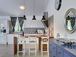 Comfortable Villa With Private Swimming Pool, Table Football, Near Lab