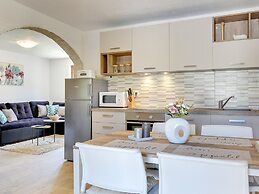 Modern Holiday Home in Medulin With Pool