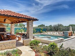 Modern Holiday Home in Medulin With Pool