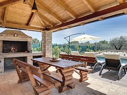 Modern Holiday Home in Medulin With Pool