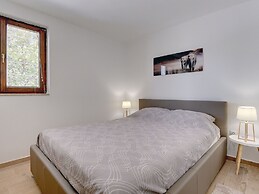 Modern Holiday Home in Medulin With Pool