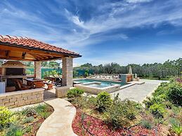 Modern Holiday Home in Medulin With Pool