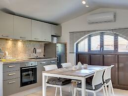 Modern Holiday Home in Medulin With Pool