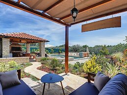 Modern Holiday Home in Medulin With Pool