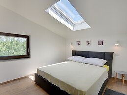 Modern Holiday Home in Medulin With Pool