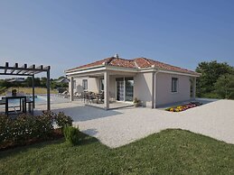 Comfortable Villa in Kanfanar With Swimming Pool