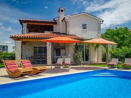 Gorgeous Villa in Novigrad With Private Pool