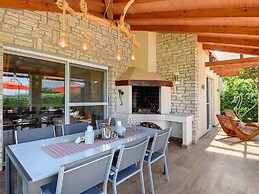 Gorgeous Villa in Novigrad With Private Pool