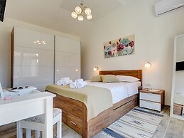 Exquisite Holiday Home in Galizana With Pool