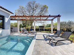 Exquisite Holiday Home in Galizana With Pool