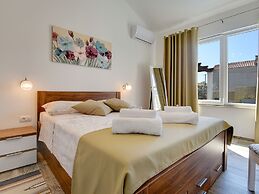 Exquisite Holiday Home in Galizana With Pool