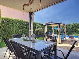 Modern Holiday Home in Novigrad With Pool