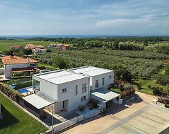 Modern Holiday Home in Novigrad With Pool