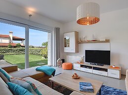 Modern Holiday Home in Novigrad With Pool