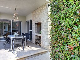 Modern Holiday Home in Novigrad With Pool