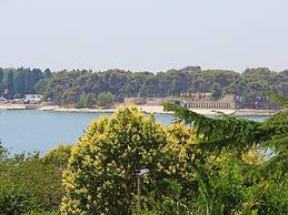 Apartment in Pula With Garden