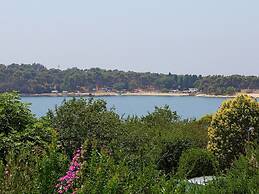 Apartment in Pula With Garden