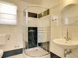 Superb Modern Villa With Pool, Large Fenced Yard Near the Beach