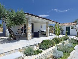 Boutique Villa in Peroj With Garden