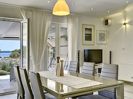 Boutique Villa in Peroj With Garden