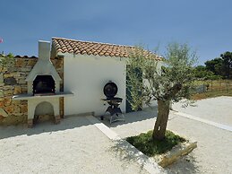 Boutique Villa in Peroj With Garden