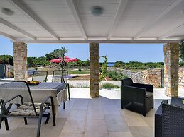 Boutique Villa in Peroj With Garden