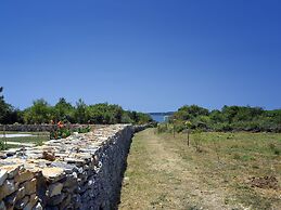 Boutique Villa in Peroj With Garden