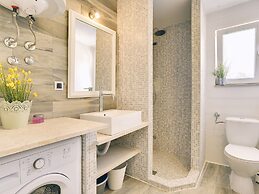 Boutique Villa in Peroj With Garden