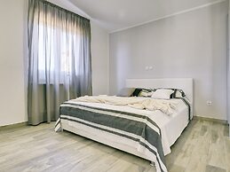 Boutique Villa in Peroj With Garden