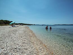 Boutique Villa in Peroj With Garden