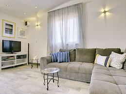 Boutique Villa in Peroj With Garden