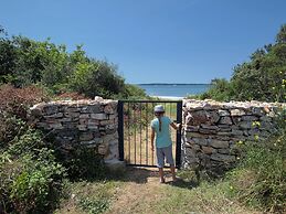 Boutique Villa in Peroj With Garden