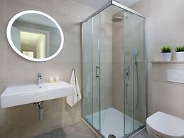 Luxury Apartment With Private Pool, Near the Beach and Close to Pula