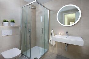 Luxury Apartment With Private Pool, Near the Beach and Close to Pula