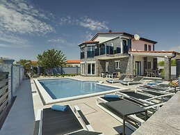 Modern Villa With Private Pool Consisting of 2 Apartments Near the Bea