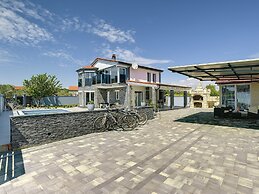 Modern Villa With Private Pool Consisting of 2 Apartments Near the Bea