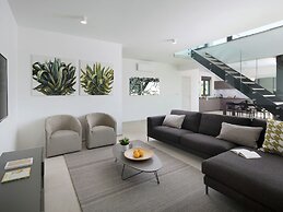 Luxury Apartment With Hot Tub and Sea View, Near the Beach and Close t