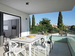 Luxury Apartment With Hot Tub and Sea View, Near the Beach and Close t