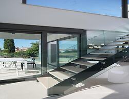 Luxury Apartment With Hot Tub and Sea View, Near the Beach and Close t