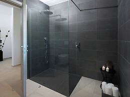 Luxury Apartment With Hot Tub and Sea View, Near the Beach and Close t