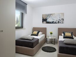 Luxury Apartment With Hot Tub and Sea View, Near the Beach and Close t