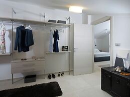 Luxury Apartment With Hot Tub and Sea View, Near the Beach and Close t