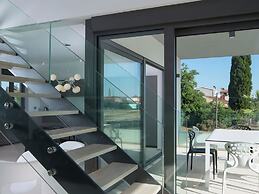 Luxury Apartment With Hot Tub and Sea View, Near the Beach and Close t