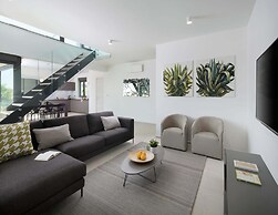 Luxury Apartment With Hot Tub and Sea View, Near the Beach and Close t