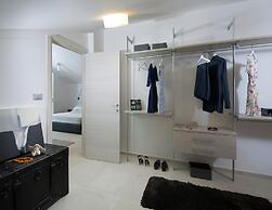 Luxury Apartment With Hot Tub and Sea View, Near the Beach and Close t