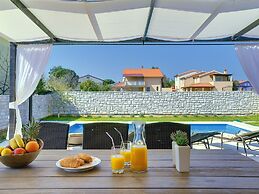 Modern Villa With Private Pool Near Beach