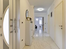 Modern Villa With Private Pool Near Beach