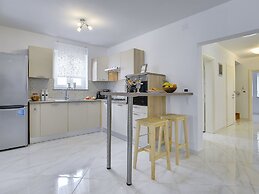 Modern Villa With Private Pool Near Beach