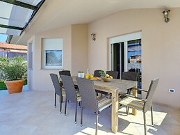 Modern Villa With Private Pool Near Beach