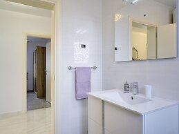 Modern Villa With Private Pool Near Beach